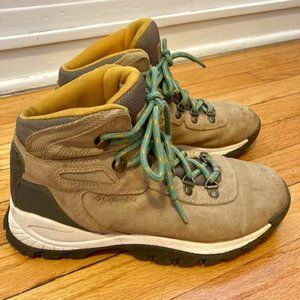 Colombia Women's Newton Ridge Waterproof Amped Hiking Boot